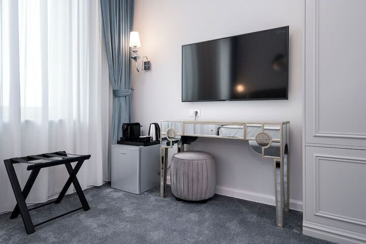 Room 53 of 208
