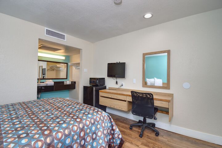 Single 2 Double Beds Accessible (6 of 7)