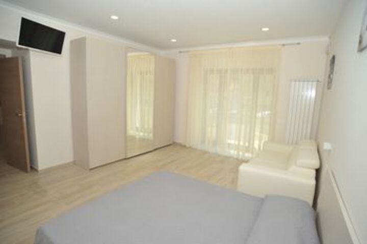 Room 27 of 67