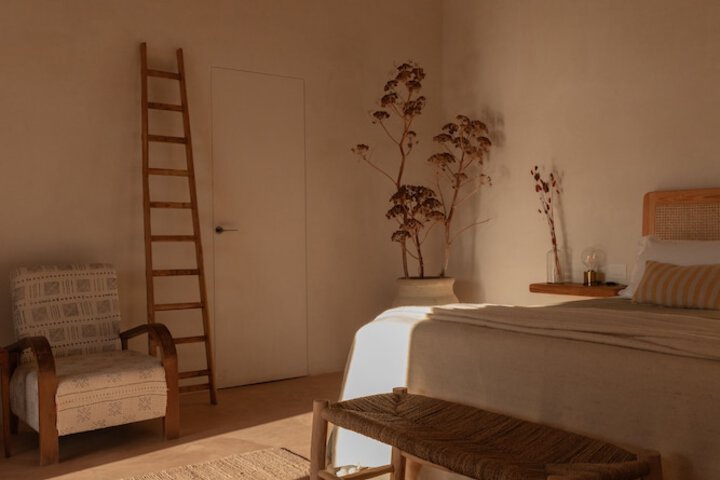 Room 33 of 85