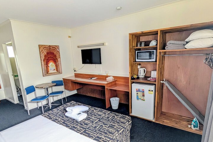 Room 13 of 32