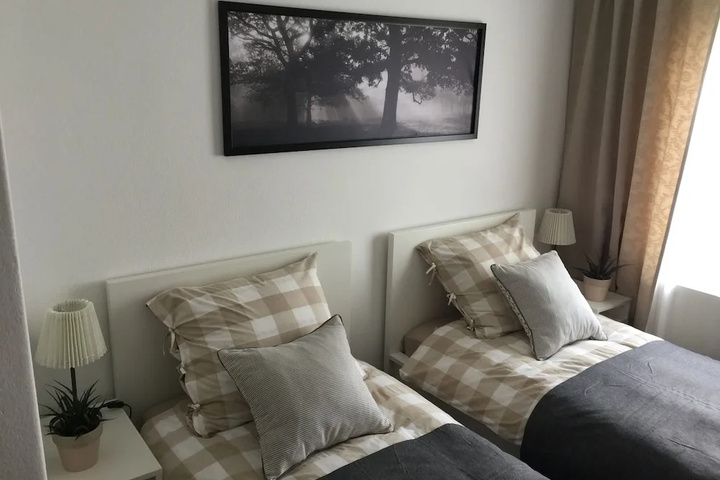 Room 2 of 6