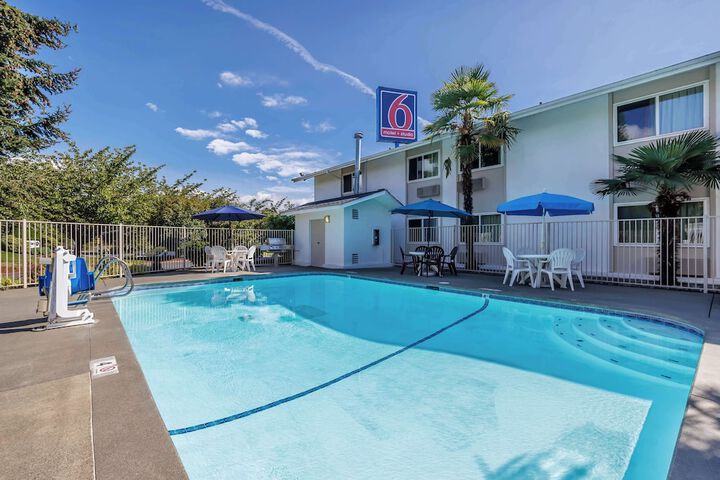 Hotel with Pool