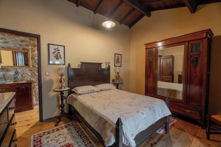 Room 4 of 12