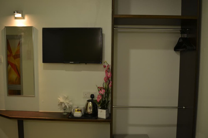 Room 12 of 32