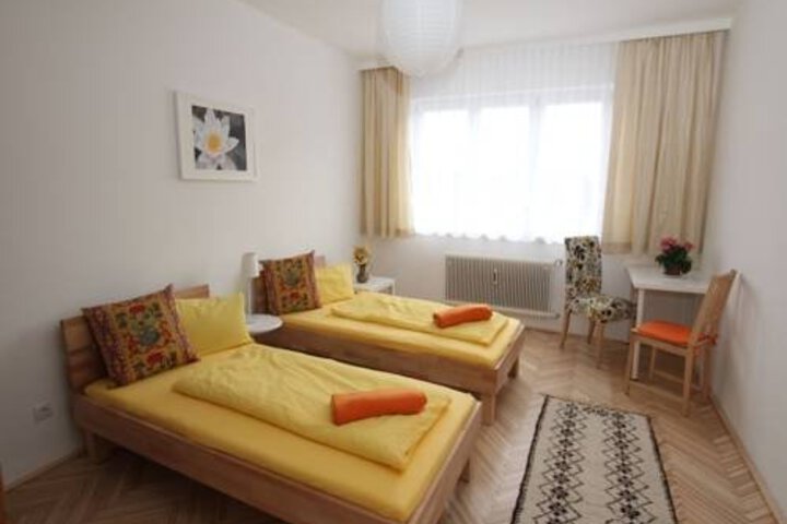 Room 2 of 7