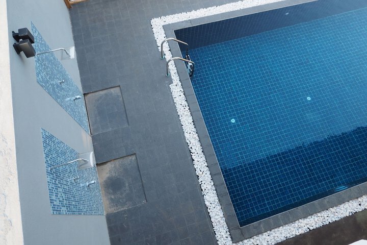 Pool 25 of 70