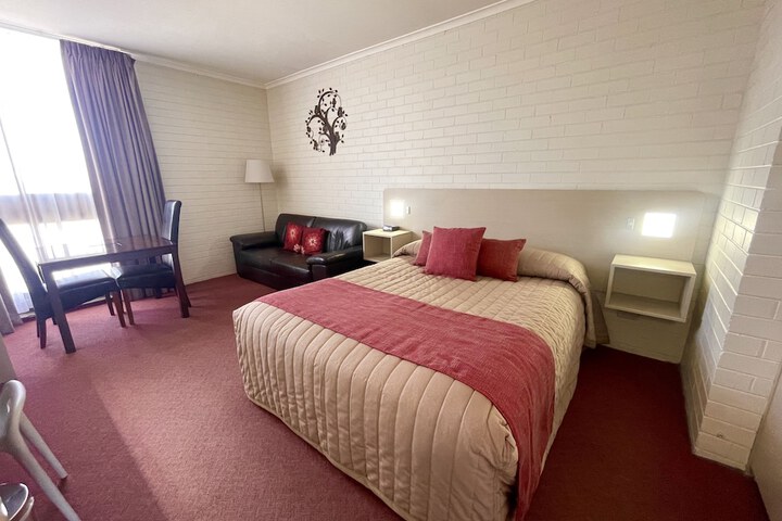 Room 11 of 24