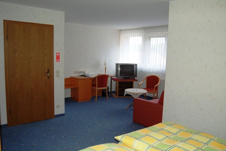 Room 6 of 92