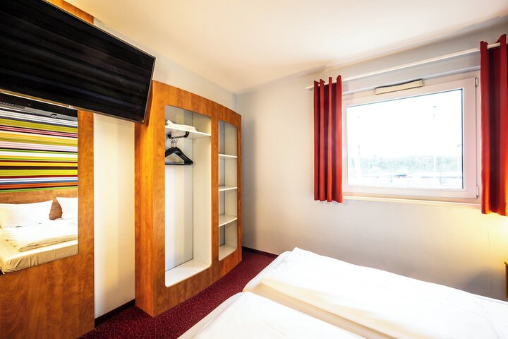 Room 12 of 86