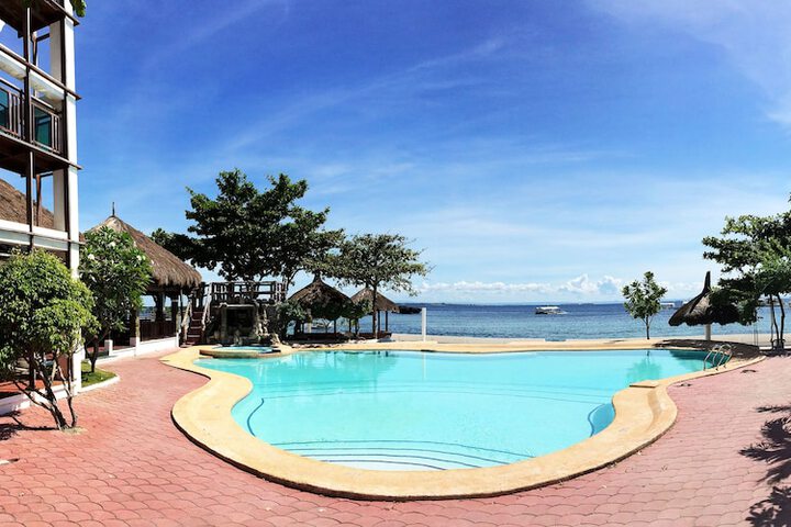 Hotel with Pool