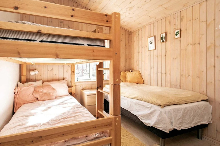 Room 4 of 17