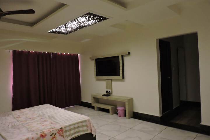 Room 8 of 40