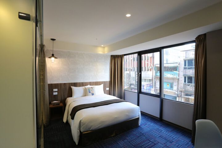Room 32 of 57