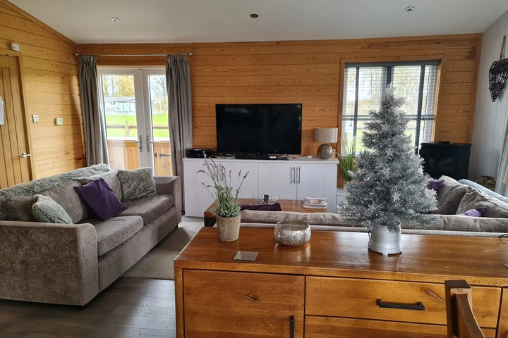 Photo of Charming 3-bed Lodge in Bury Saint Edmunds