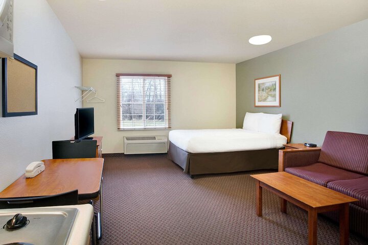 1 Queen Bed Suite (5 of 8)