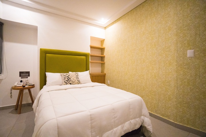 Room 14 of 37
