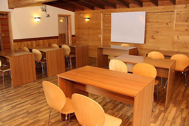 Business Center 22 of 34