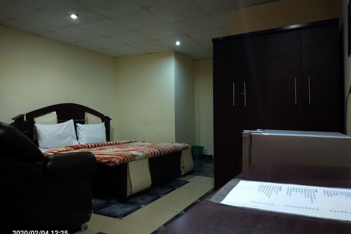 Room 10 of 24