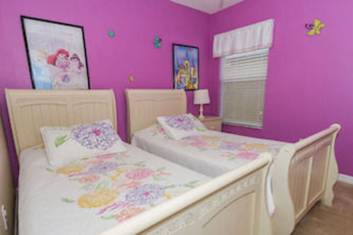 Room 210 of 380