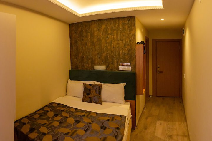 Room 6 of 40