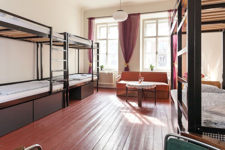 Room 16 of 38