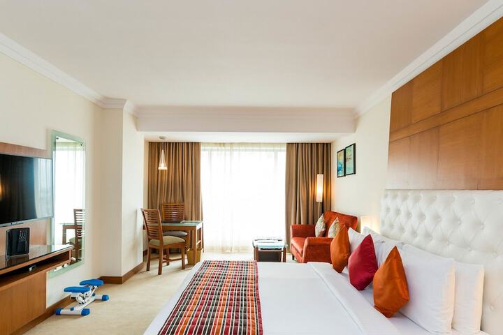 Room 5 of 28