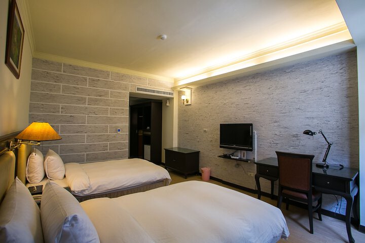 Room 8 of 24
