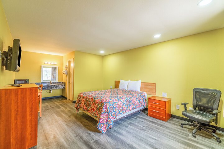 Room 10 of 56