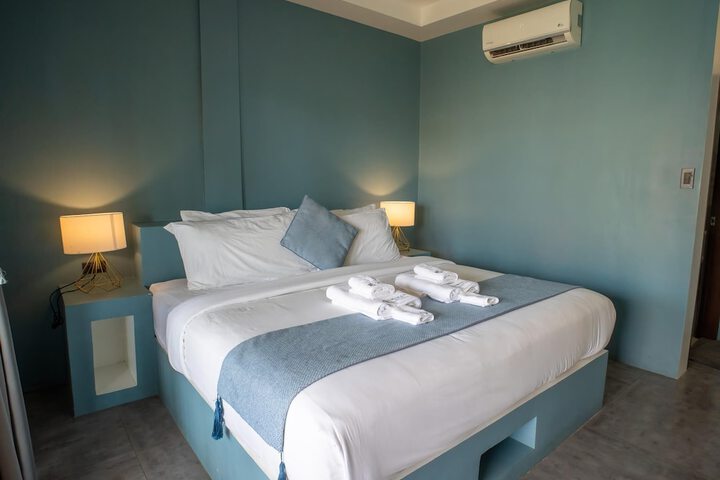 Room 6 of 120