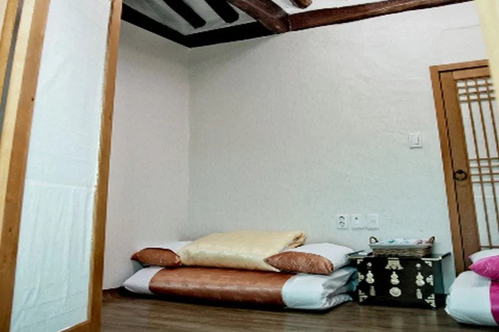 Room 5 of 14