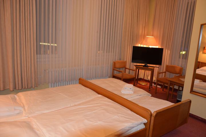 Room 6 of 30