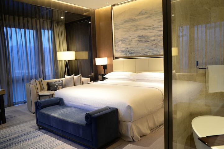 Room 16 of 107