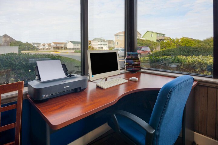 Business Center 27 of 31