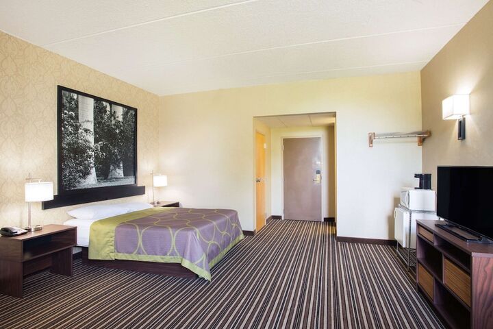 1 Queen Bed Efficiency (4 of 15)