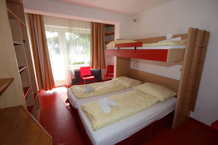 Room 5 of 40