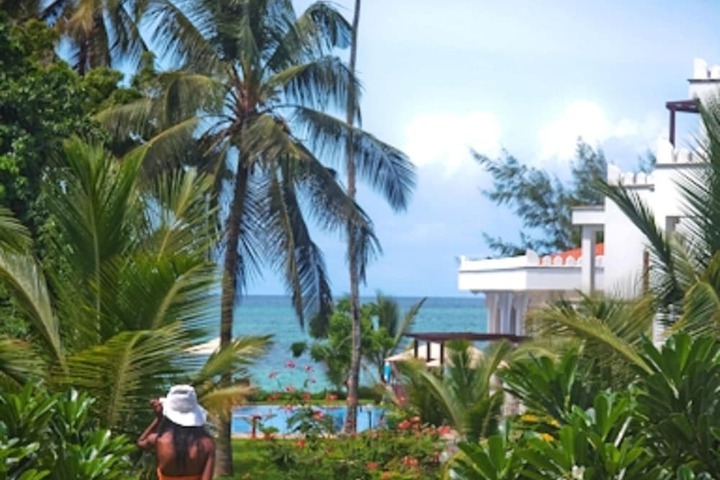 Hotel Exterior 61 of 64