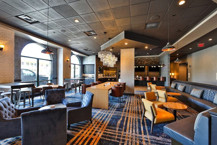 Lobby lounge