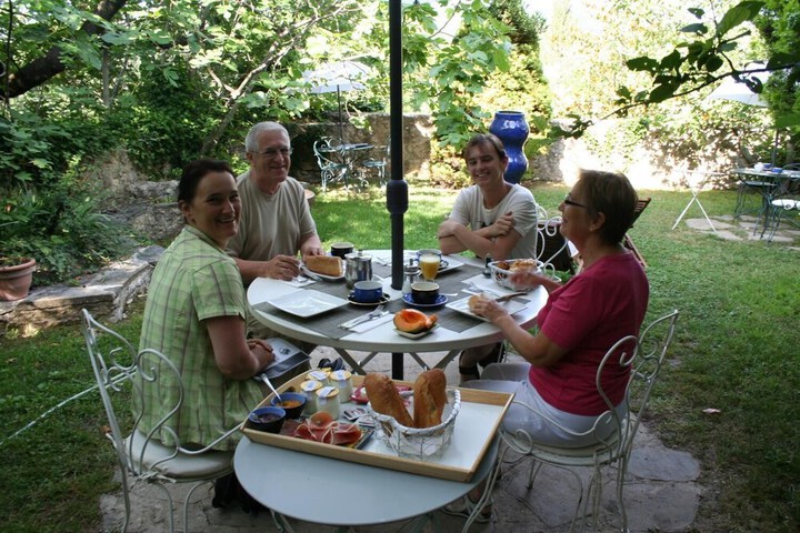Dining 25 of 33