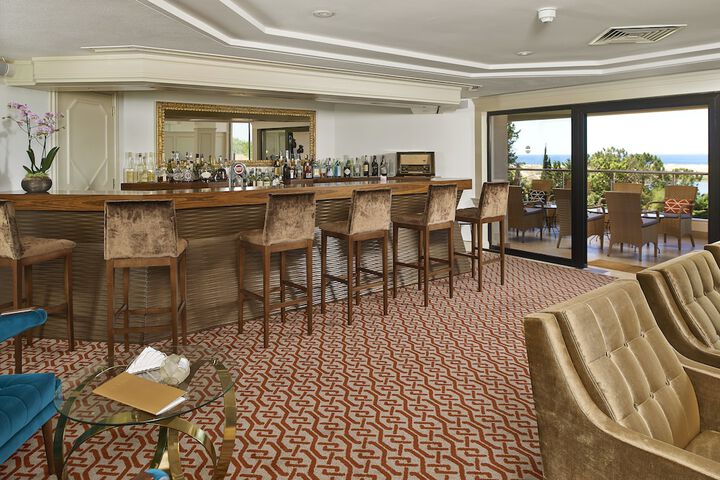 Lounge 60 of 92
