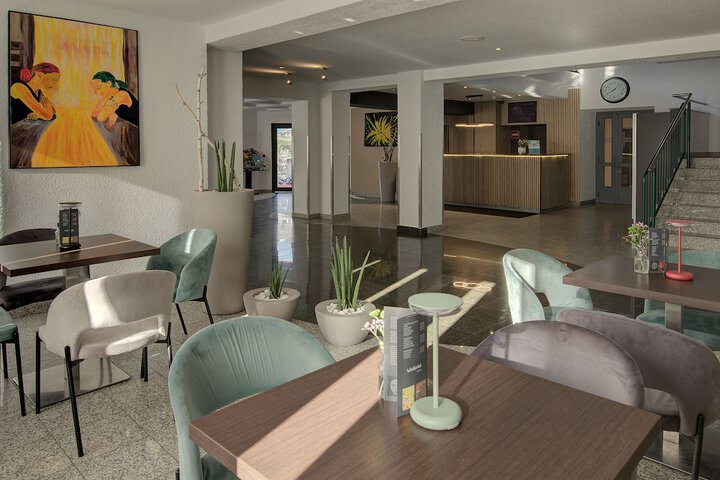 Entrance & Lobby