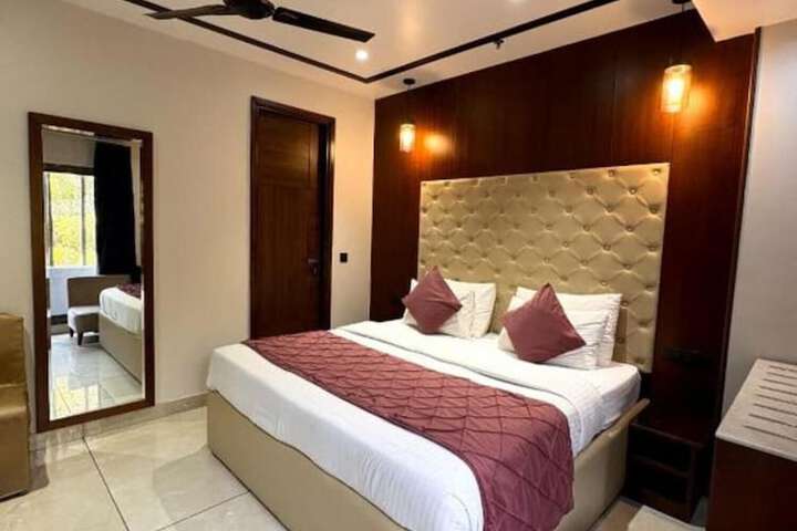 Room 6 of 26