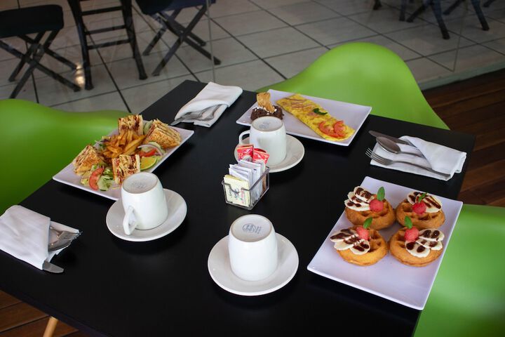 Dining 38 of 63