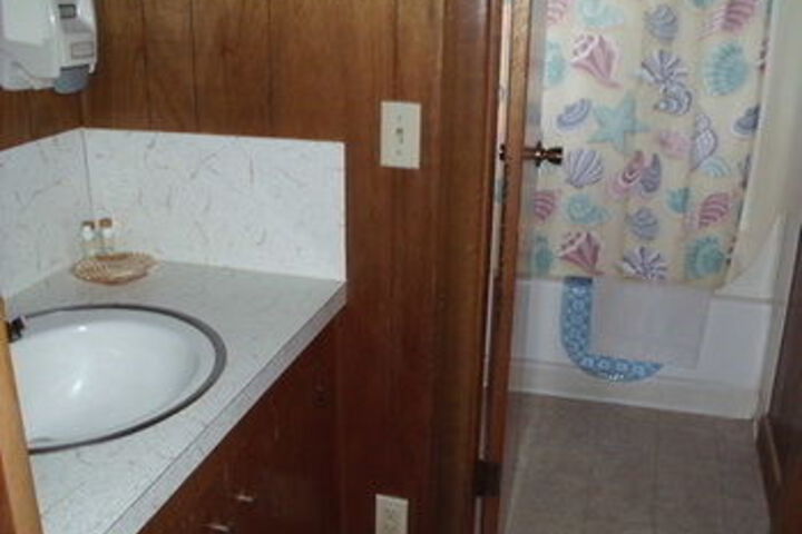 Room 4 of 12