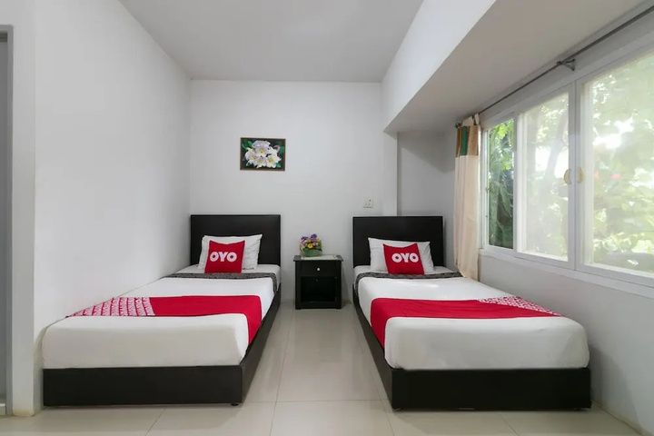 Room 4 of 12