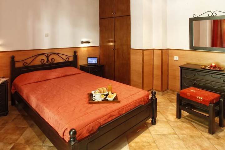 Room 5 of 18