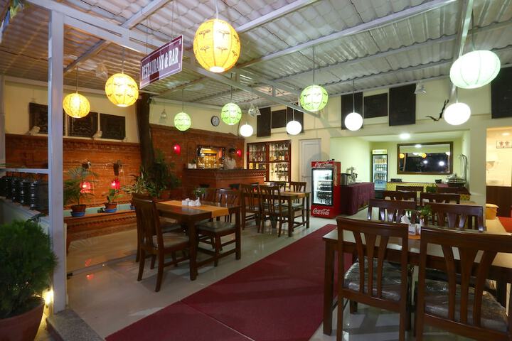 Dining 54 of 76