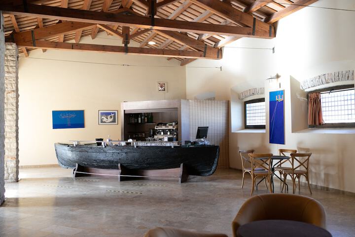 Lounge 88 of 135
