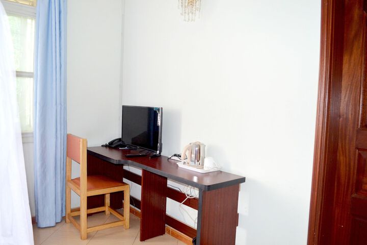Room 11 of 37