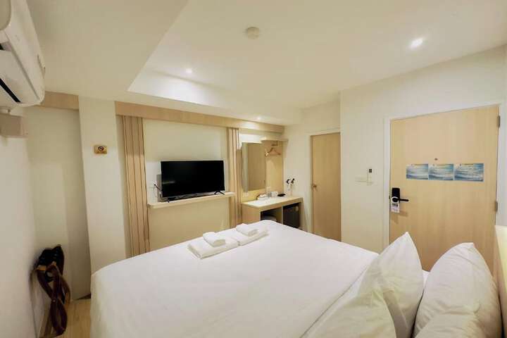 Room 16 of 25